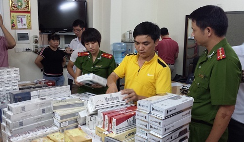 Hà Nội: Bắt giữ hàng ngàn bao thuốc lá Marlboro, Camel nhập lậu